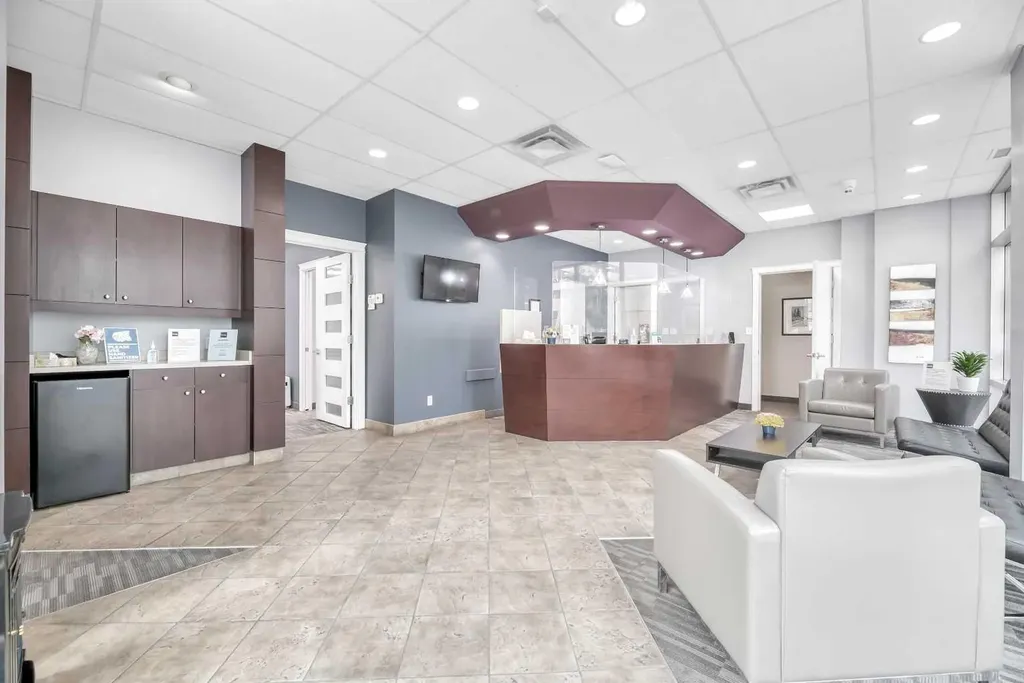 902 9 Avenue SW Calgary AB T2P 1L8