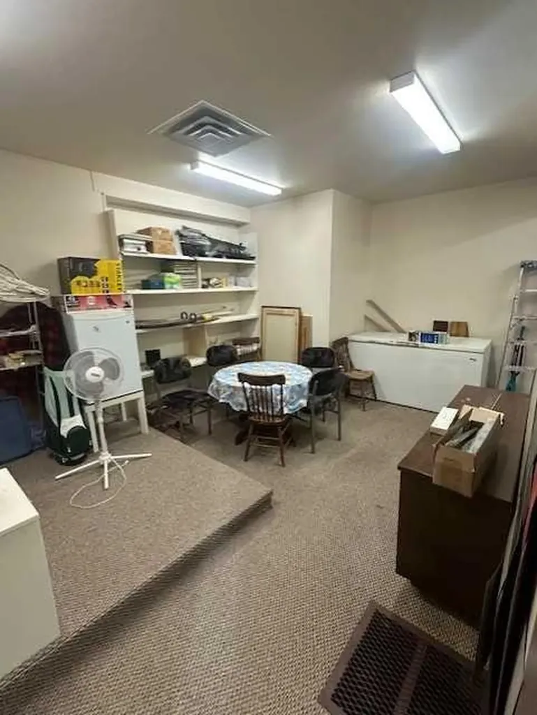 209 2 Avenue W Hanna AB T0J1P0