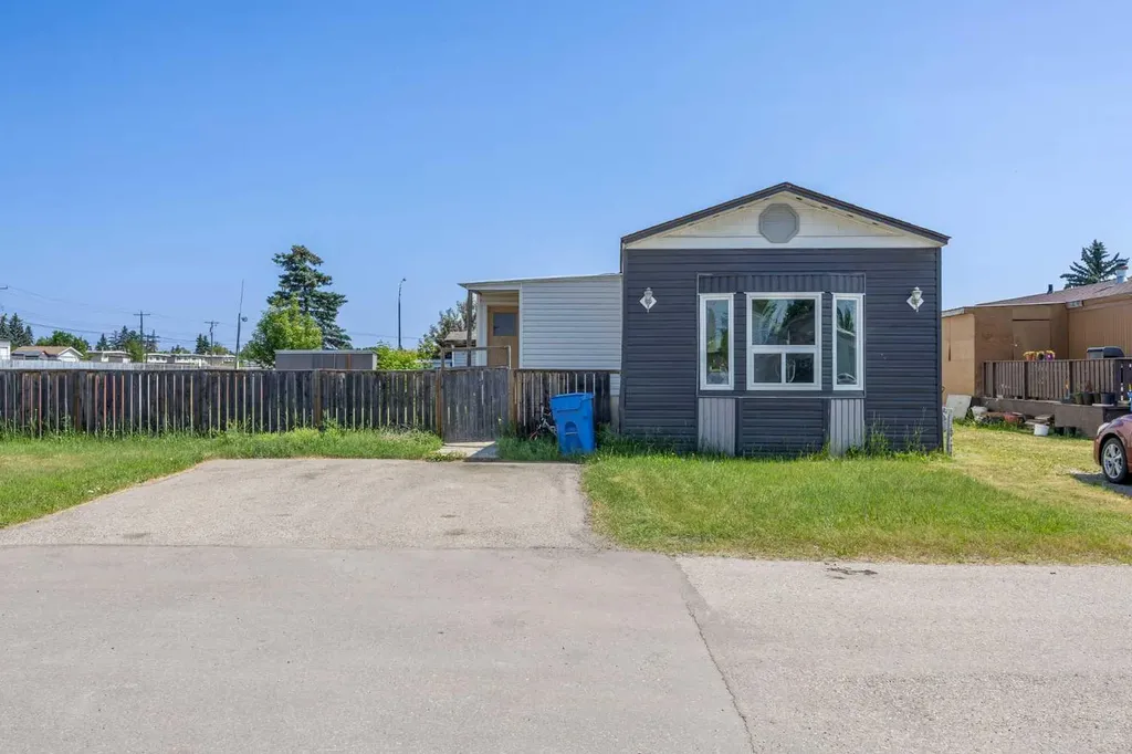 6220 17 Avenue SE Calgary AB T2A 0W6