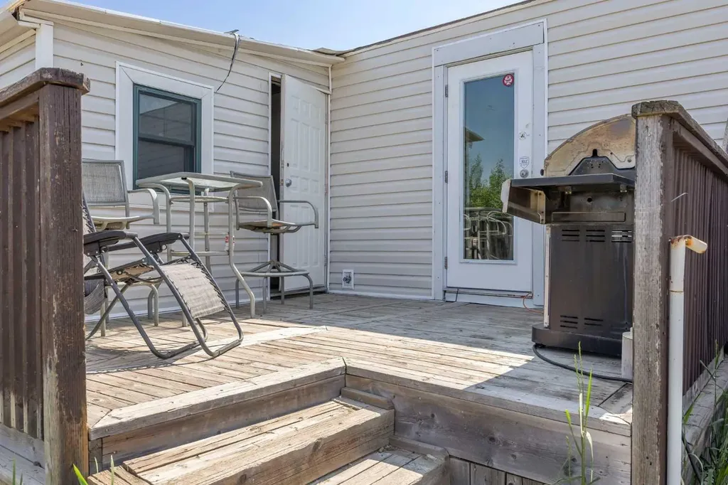6220 17 Avenue SE Calgary AB T2A 0W6