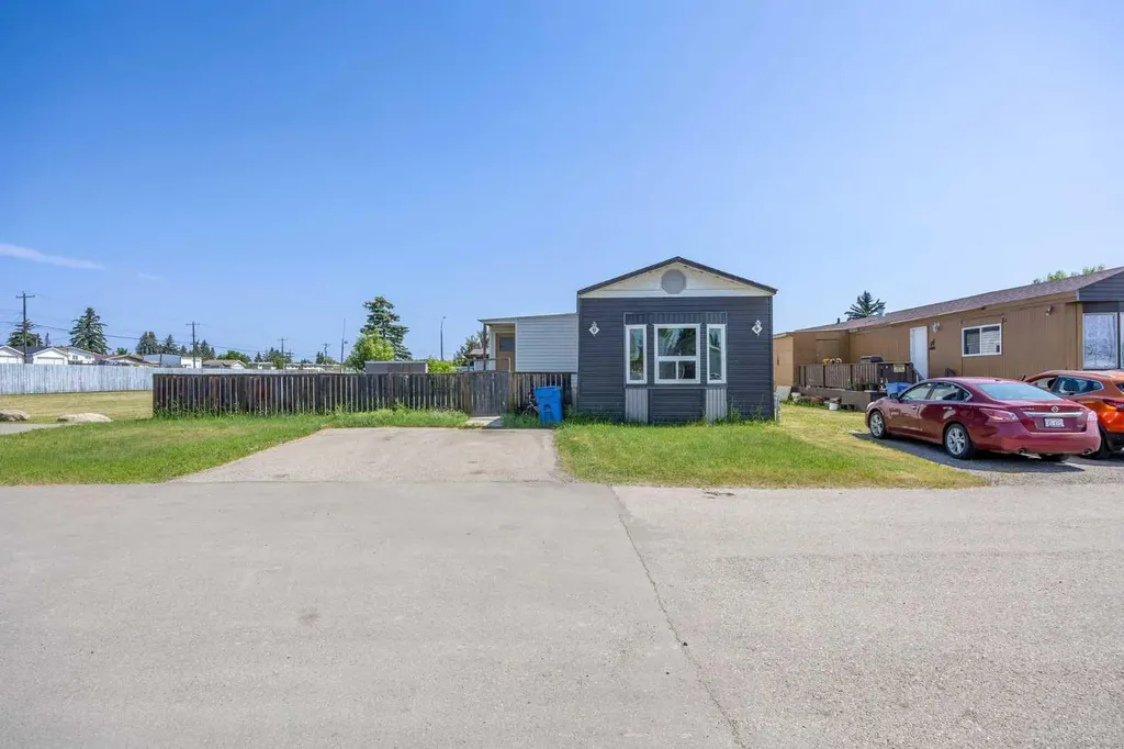 6220 17 Avenue SE Calgary AB T2A 0W6