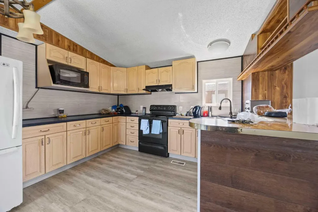 6220 17 Avenue SE Calgary AB T2A 0W6