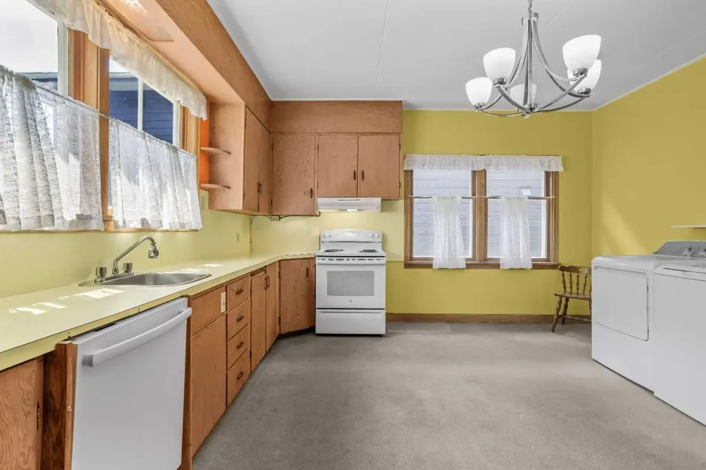 404 Otter Street Banff AB T1L1E3