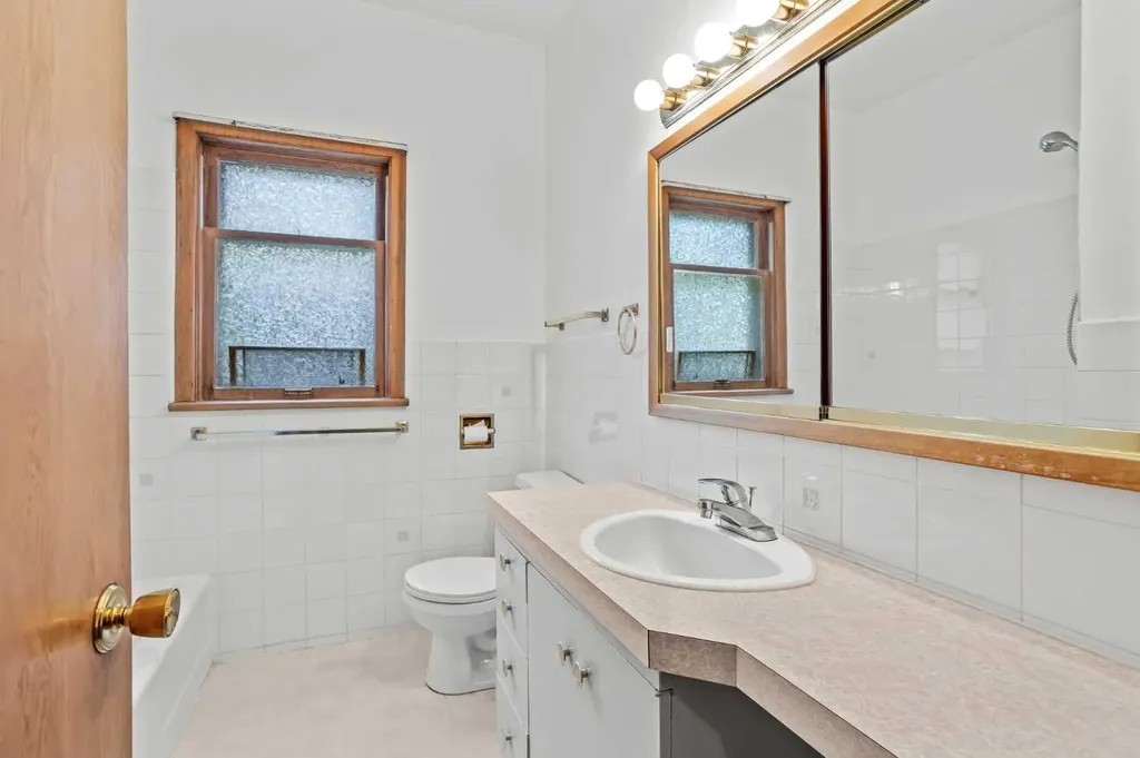 404 Otter Street Banff AB T1L1E3
