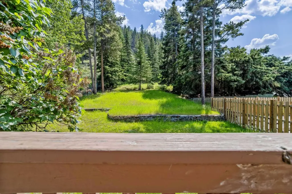 404 Otter Street Banff AB T1L1E3
