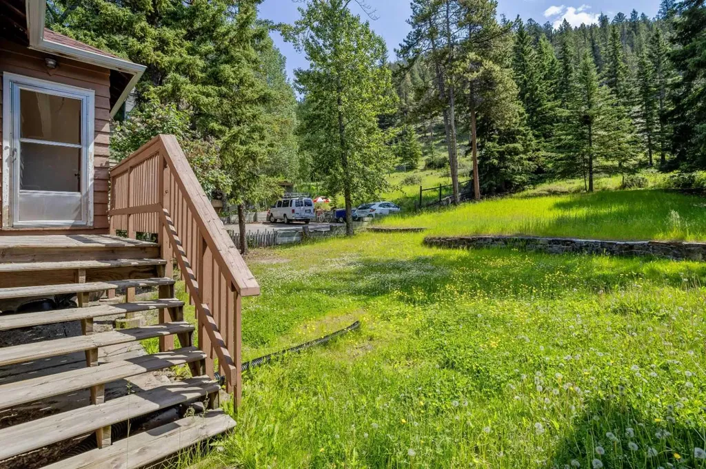 404 Otter Street Banff AB T1L1E3