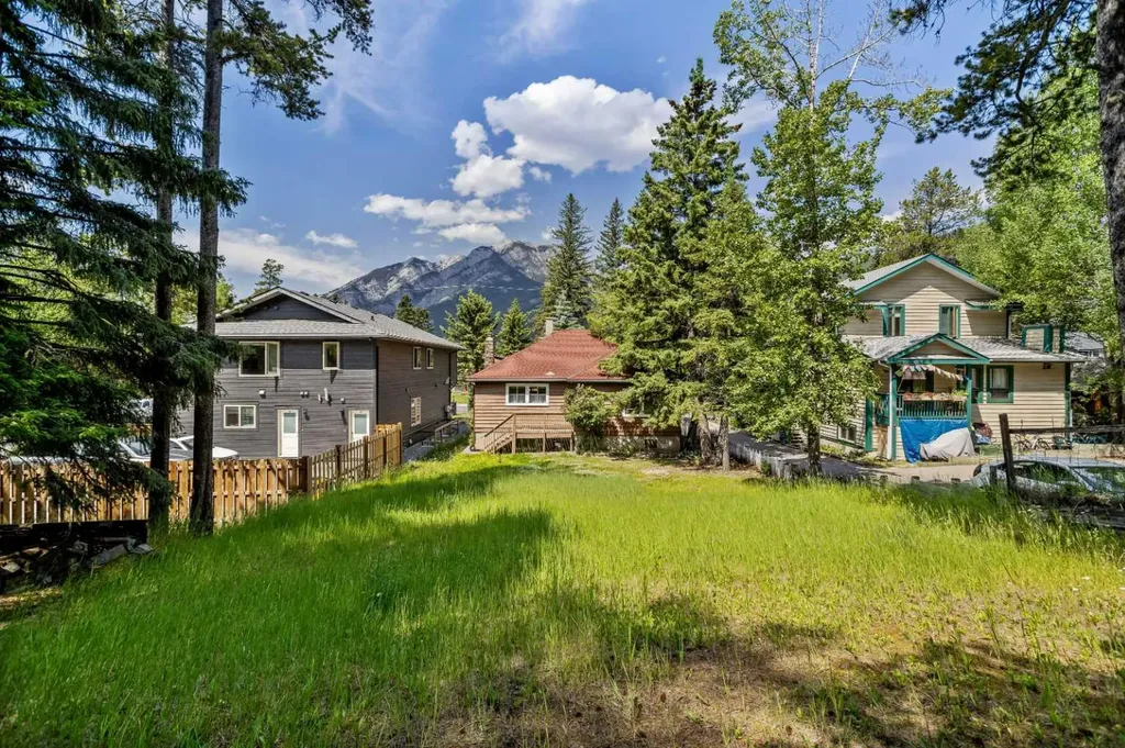 404 Otter Street Banff AB T1L1E3