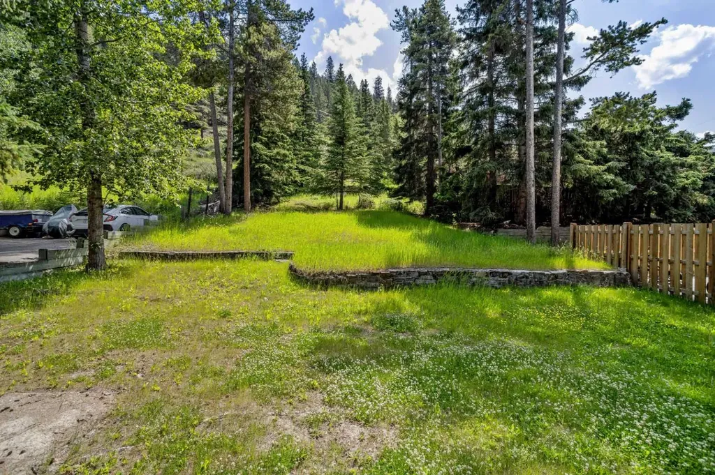404 Otter Street Banff AB T1L1E3