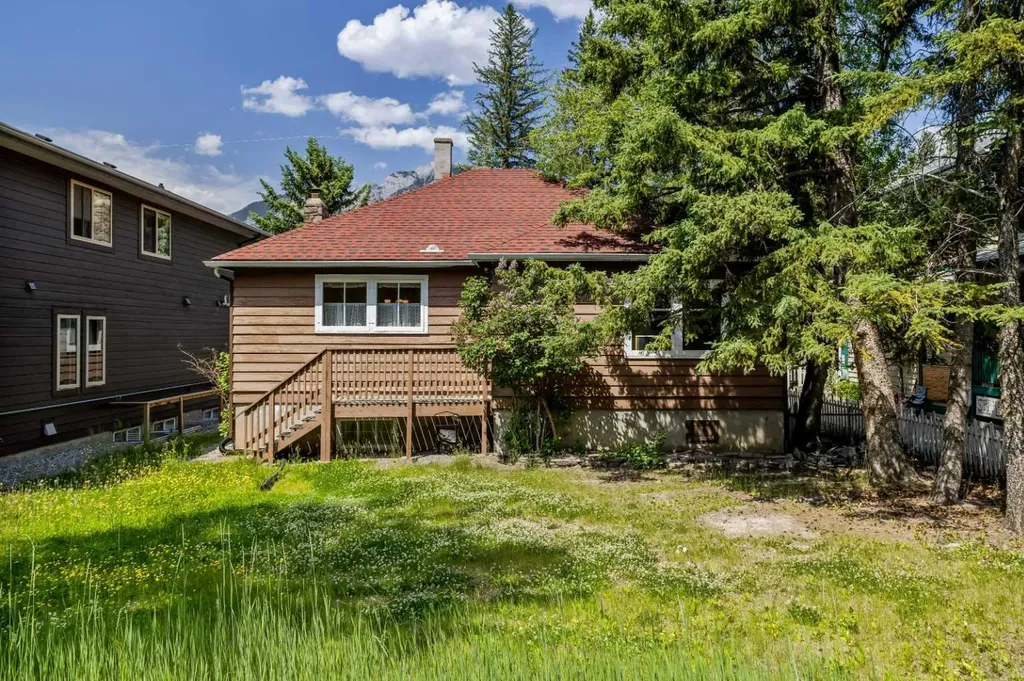404 Otter Street Banff AB T1L1E3
