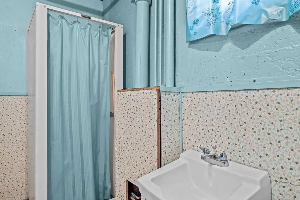 404 Otter Street Banff AB T1L1E3