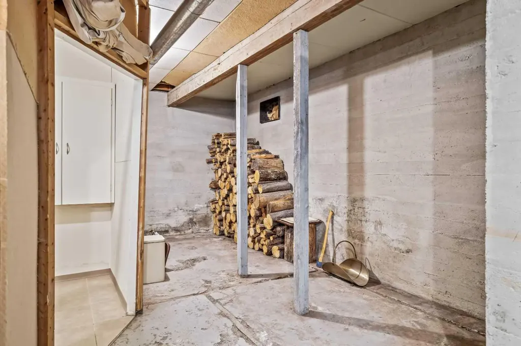 404 Otter Street Banff AB T1L1E3