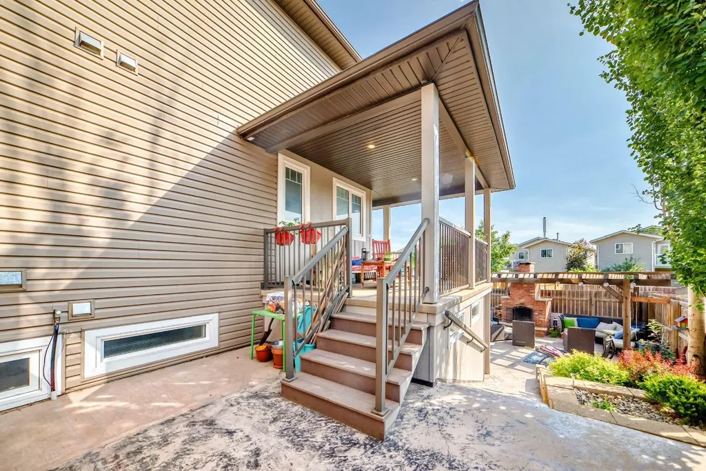 340 Tartan Circle W Lethbridge AB T1J 0Z1