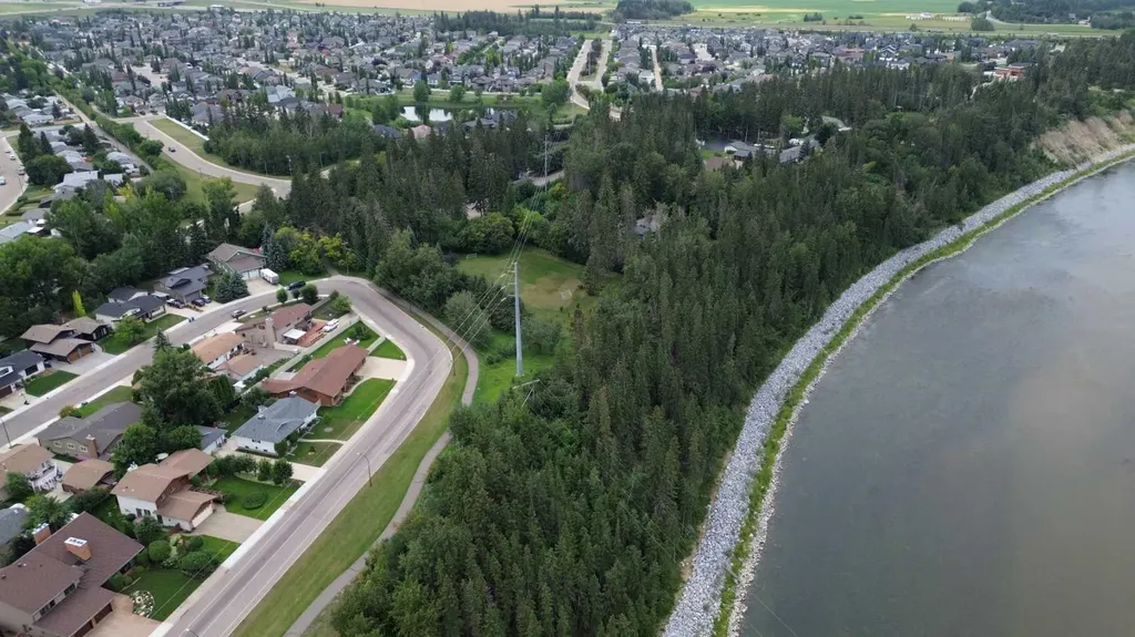 20 Cronquist Close Red Deer AB T4N1E3