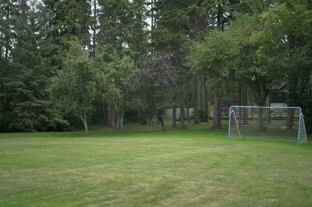 20 Cronquist Close Red Deer AB T4N1E3