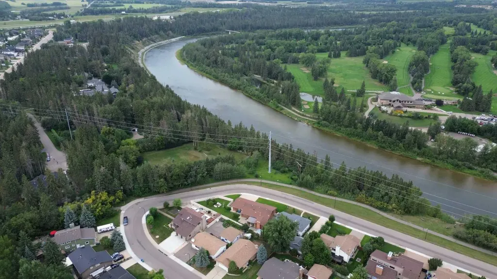 20 Cronquist Close Red Deer AB T4N1E3