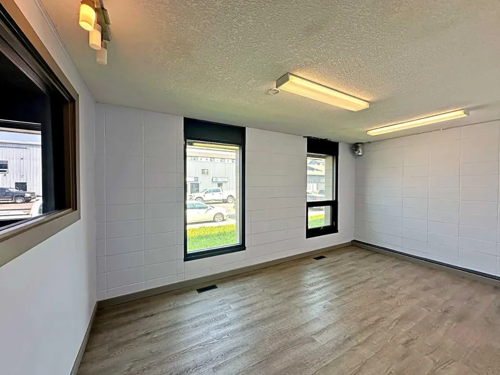8121 Fraser Avenue Fort Mcmurray AB T9H 1W5