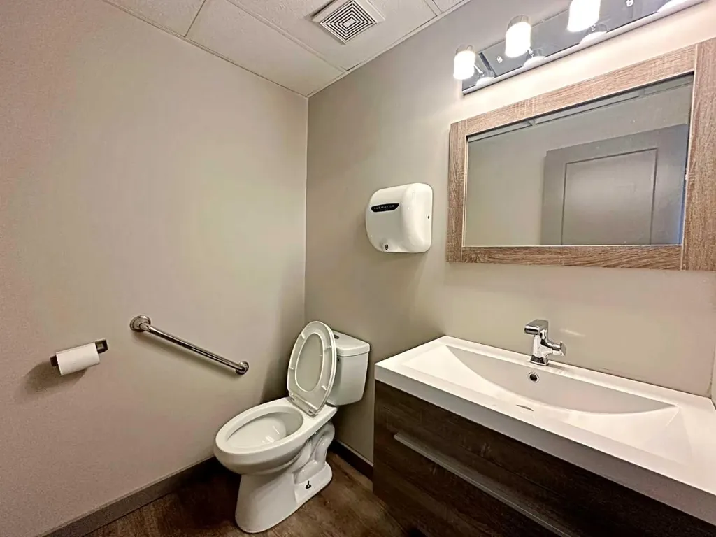 8121 Fraser Avenue Fort Mcmurray AB T9H 1W5