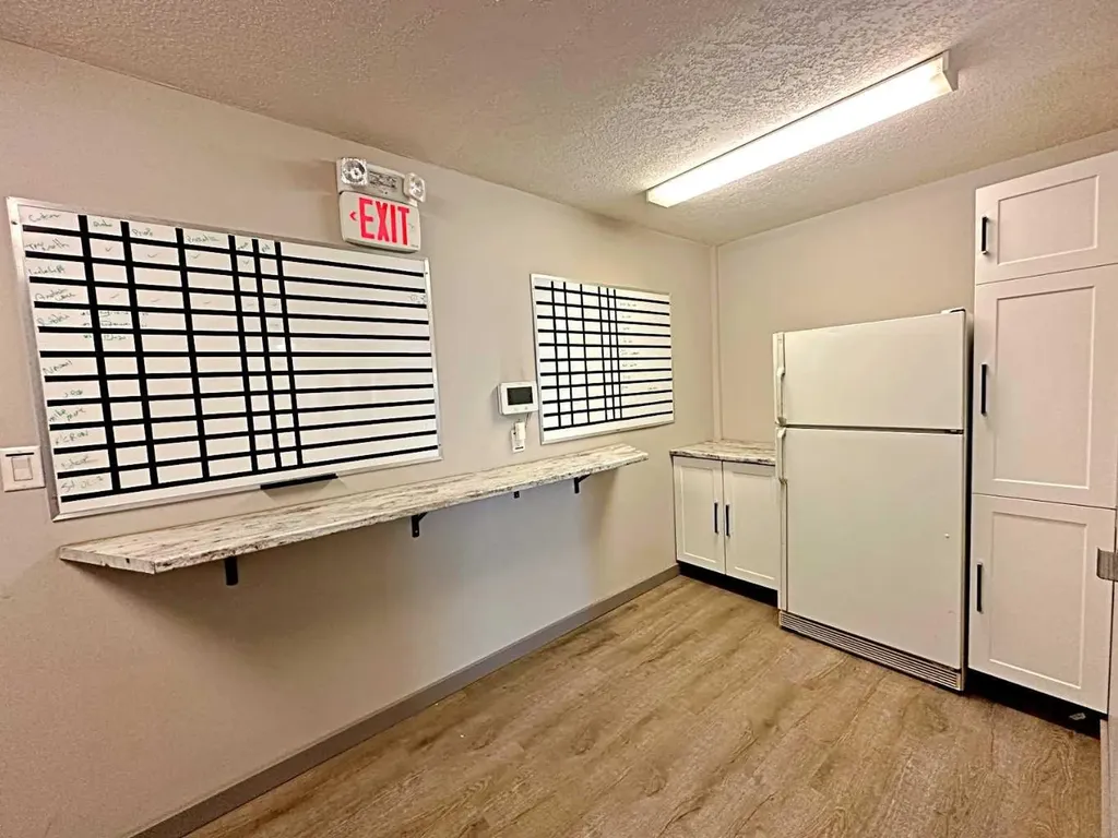 8121 Fraser Avenue Fort Mcmurray AB T9H 1W5