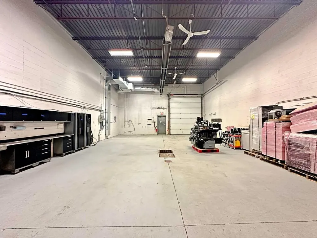 8121 Fraser Avenue Fort Mcmurray AB T9H 1W5