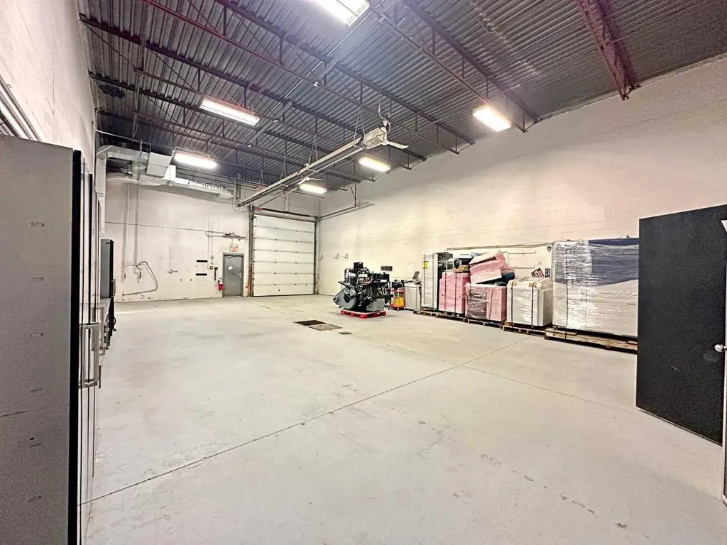8121 Fraser Avenue Fort Mcmurray AB T9H 1W5