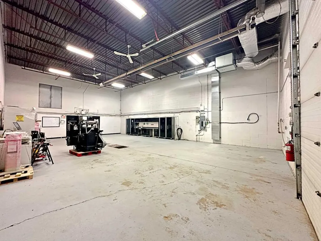 8121 Fraser Avenue Fort Mcmurray AB T9H 1W5
