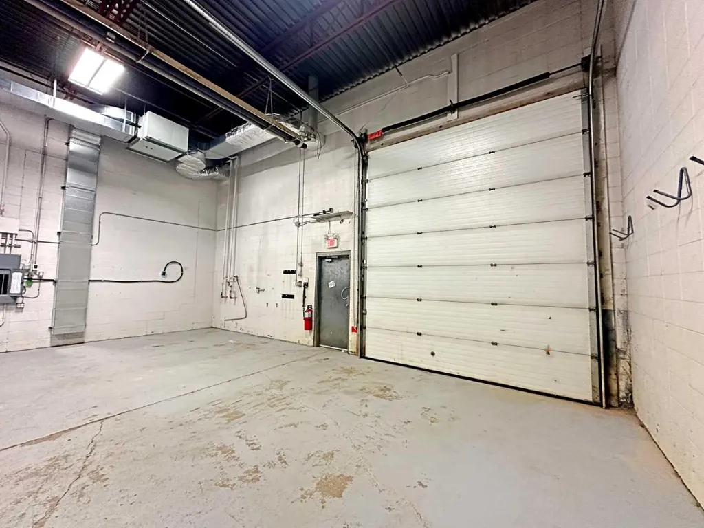 8121 Fraser Avenue Fort Mcmurray AB T9H 1W5
