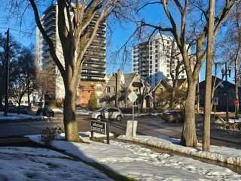 11503 100 Avenue Edmonton AB T5K 2K7