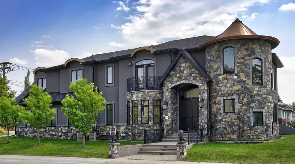 1911 13 Avenue NW Calgary AB T2N 1L5