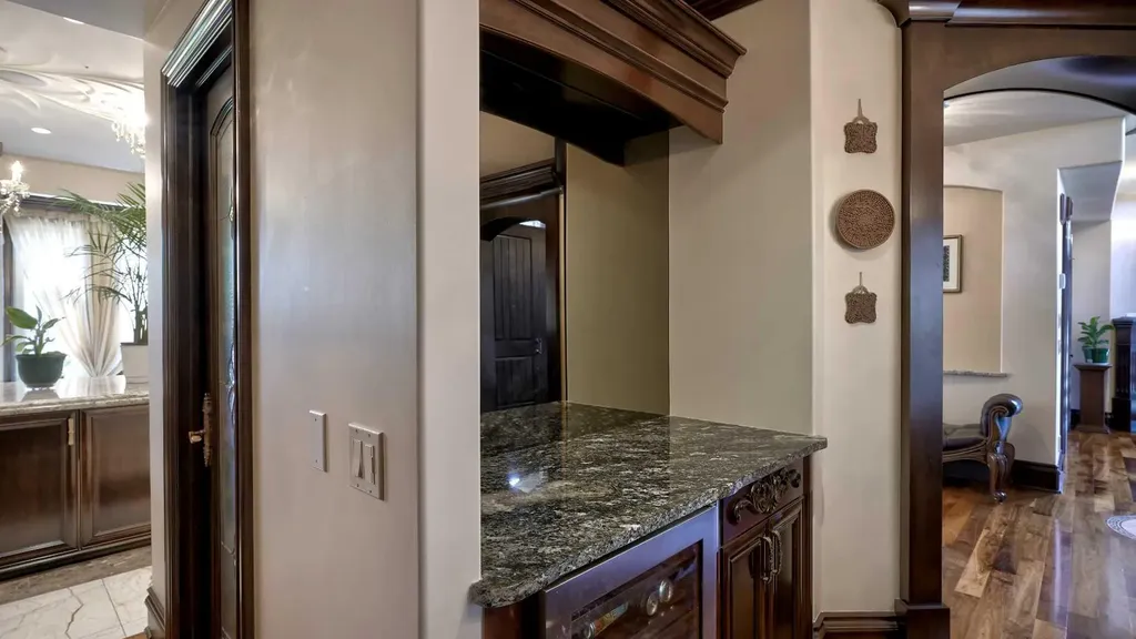 1911 13 Avenue NW Calgary AB T2N 1L5