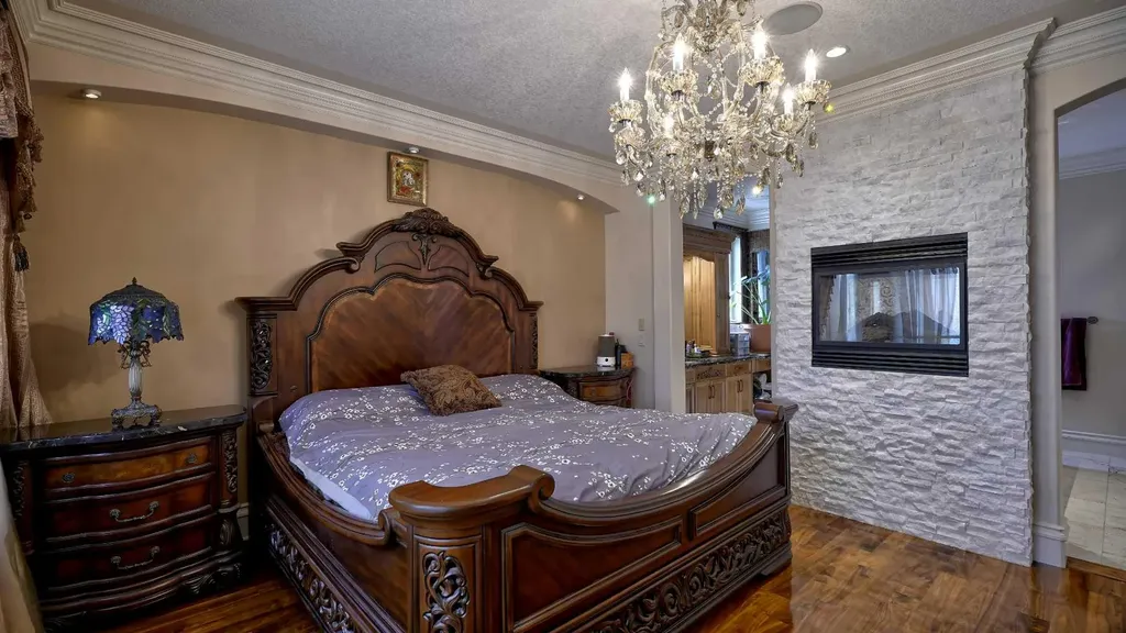 1911 13 Avenue NW Calgary AB T2N 1L5