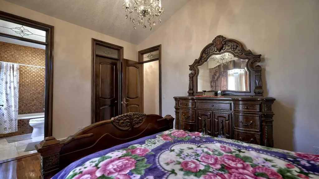 1911 13 Avenue NW Calgary AB T2N 1L5