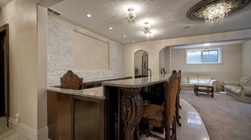 1911 13 Avenue NW Calgary AB T2N 1L5
