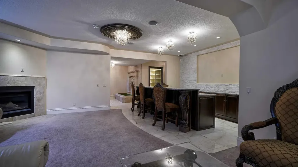 1911 13 Avenue NW Calgary AB T2N 1L5