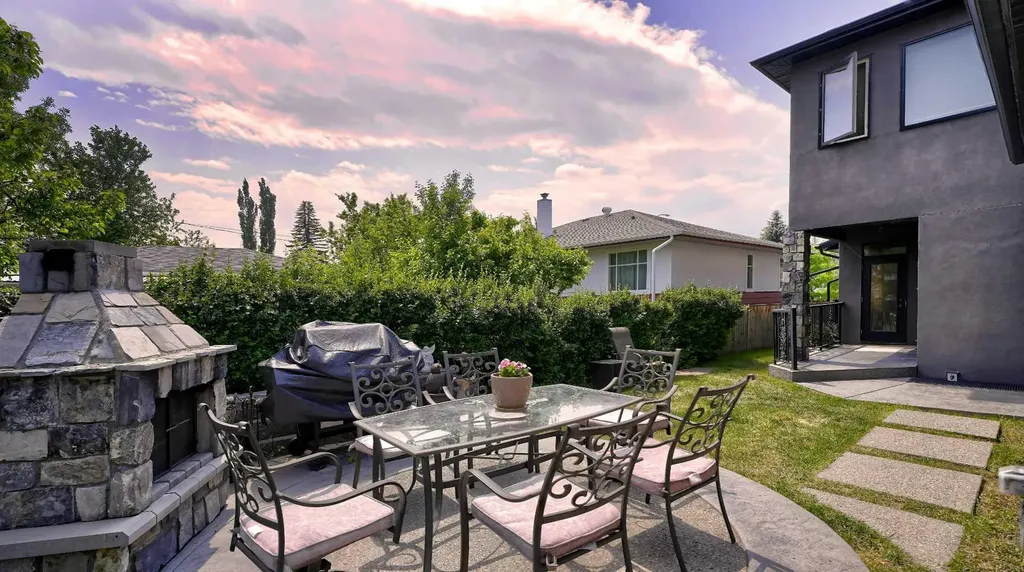 1911 13 Avenue NW Calgary AB T2N 1L5