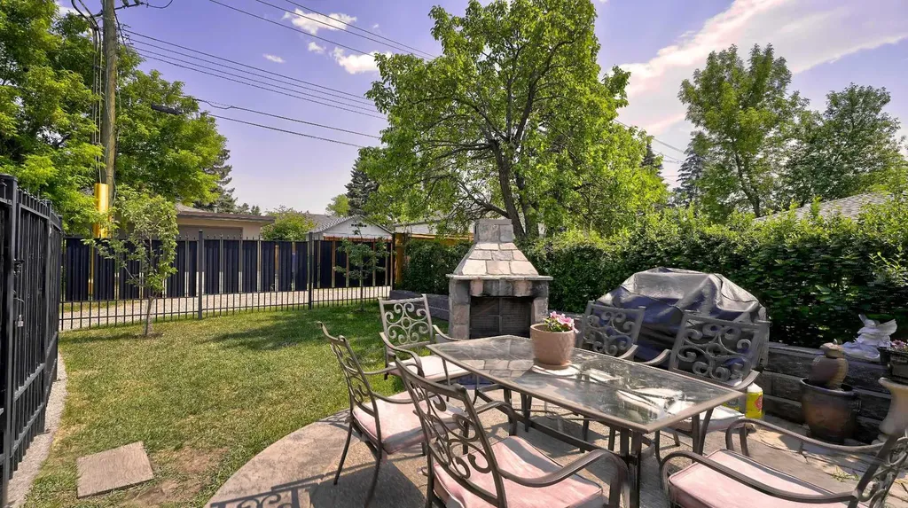 1911 13 Avenue NW Calgary AB T2N 1L5