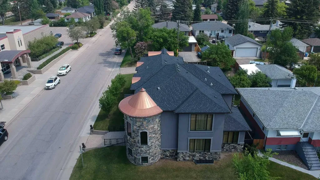 1911 13 Avenue NW Calgary AB T2N 1L5