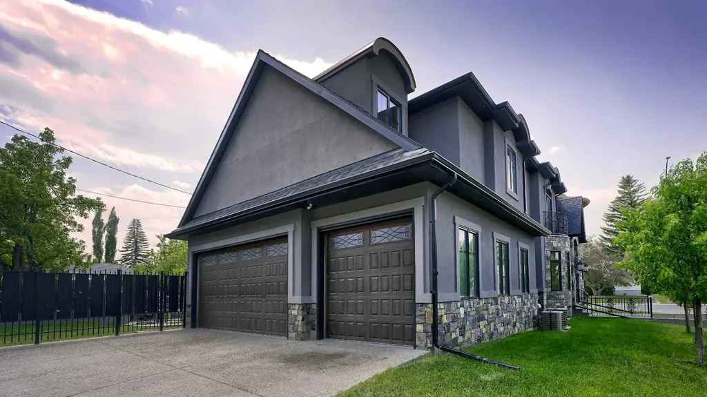 1911 13 Avenue NW Calgary AB T2N 1L5