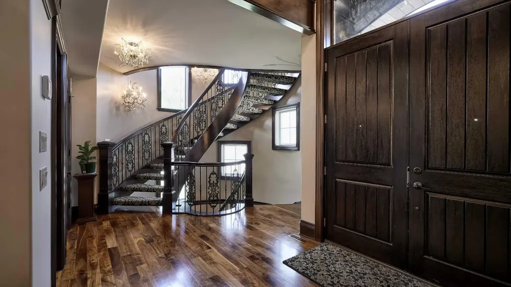 1911 13 Avenue NW Calgary AB T2N 1L5
