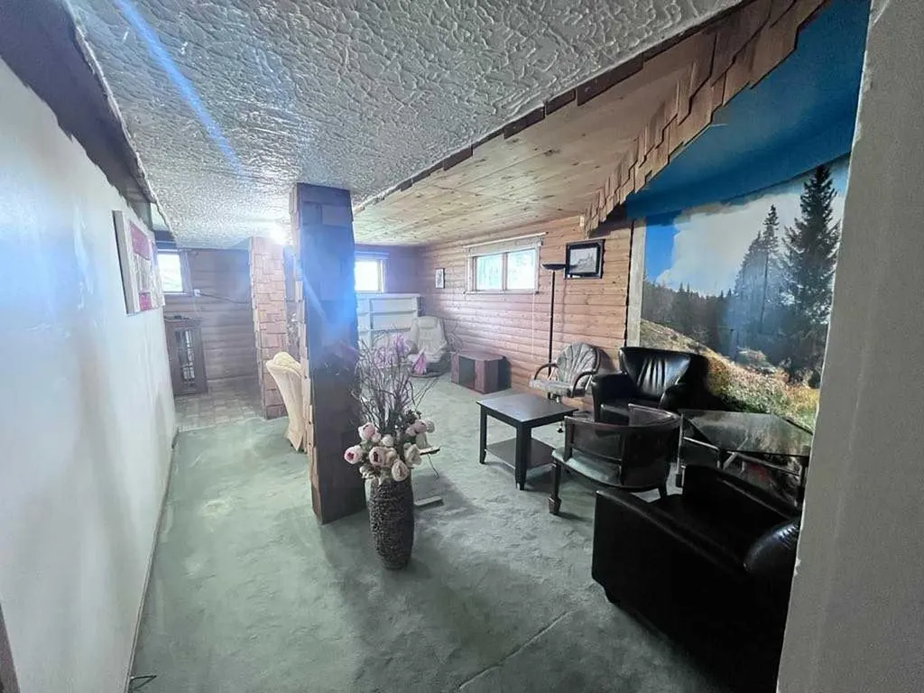 608 9 Avenue W Hanna AB T0J1P0