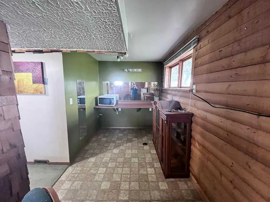 608 9 Avenue W Hanna AB T0J1P0