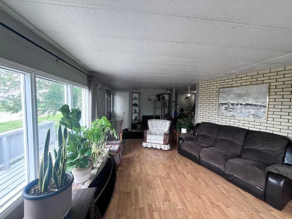 608 9 Avenue W Hanna AB T0J1P0
