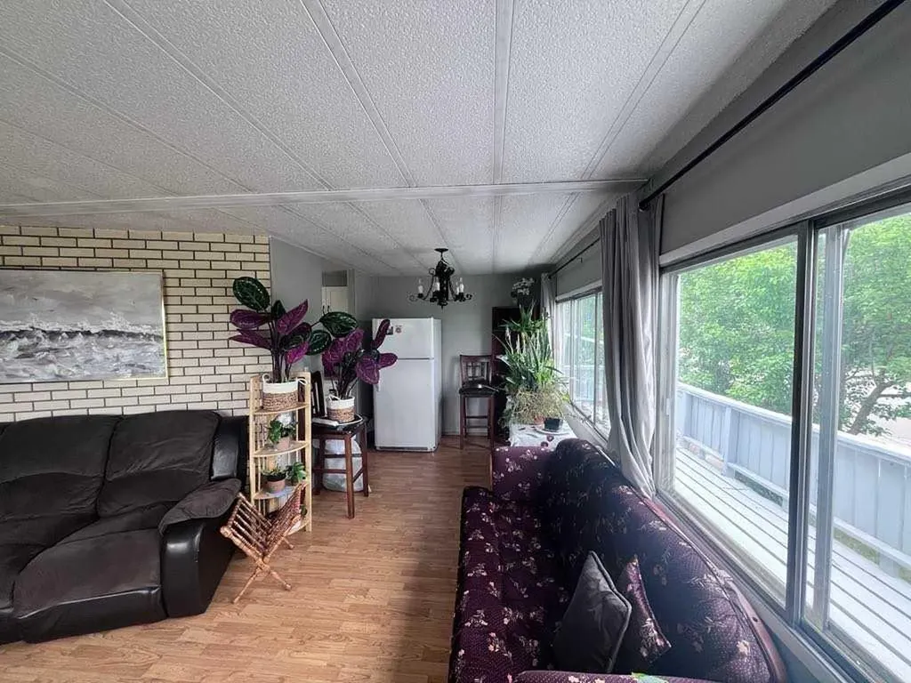 608 9 Avenue W Hanna AB T0J1P0