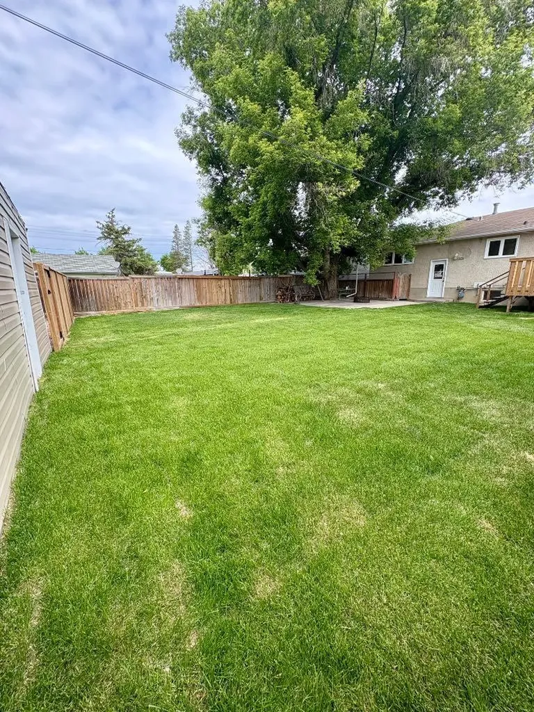 45 3 Avenue Tilley AB T1R3K0