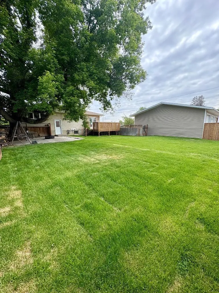 45 3 Avenue Tilley AB T1R3K0