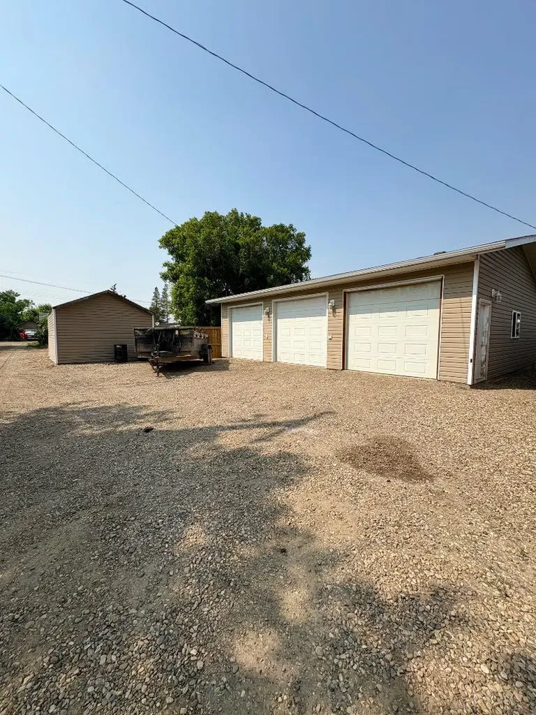 45 3 Avenue Tilley AB T1R3K0