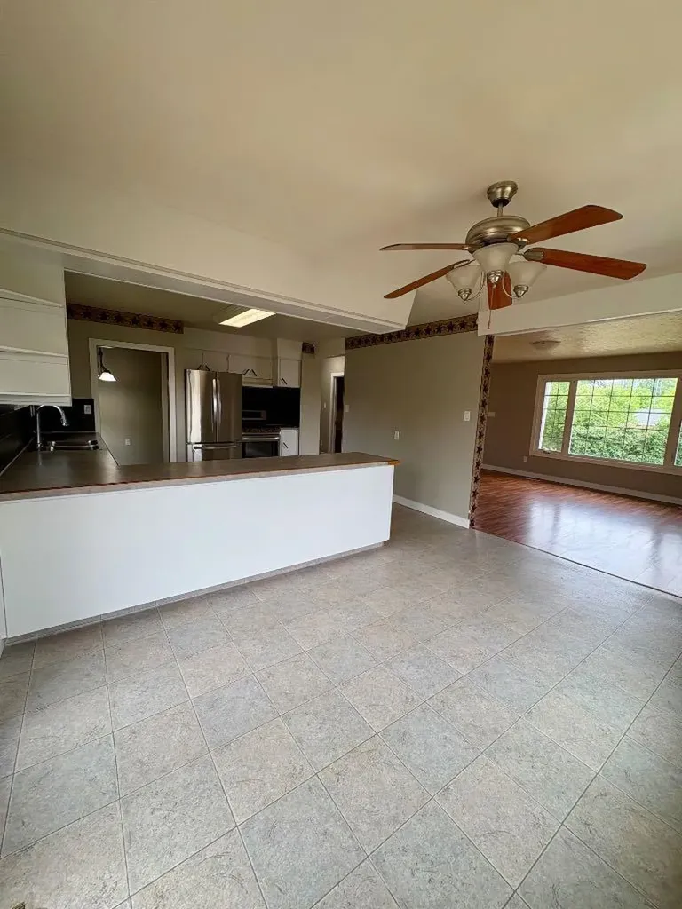45 3 Avenue Tilley AB T1R3K0