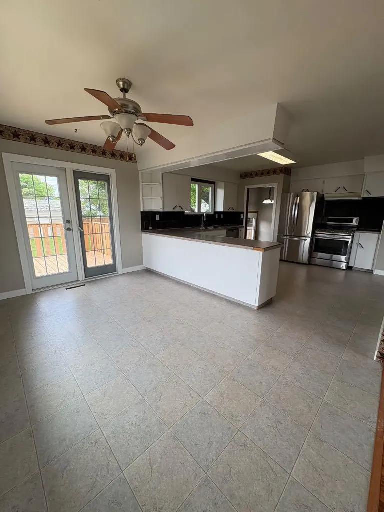 45 3 Avenue Tilley AB T1R3K0