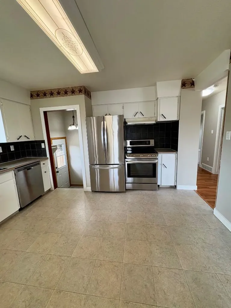 45 3 Avenue Tilley AB T1R3K0