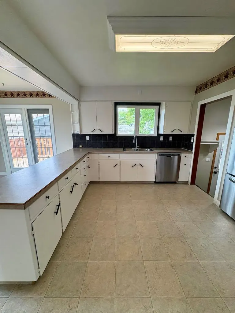 45 3 Avenue Tilley AB T1R3K0