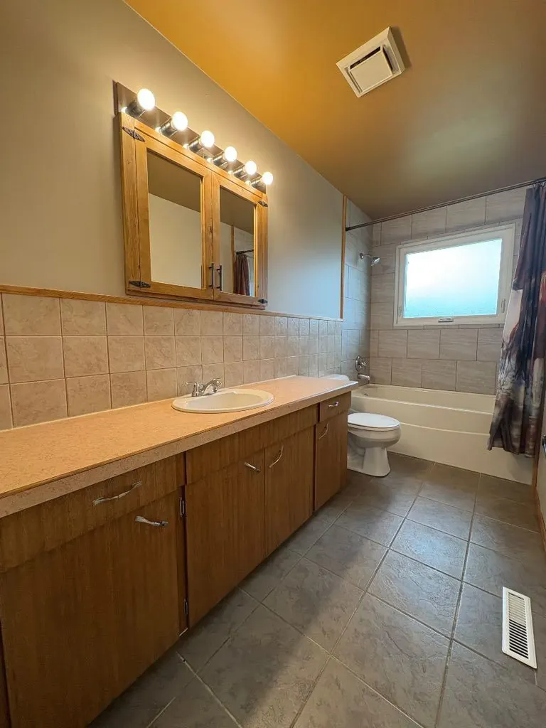 45 3 Avenue Tilley AB T1R3K0